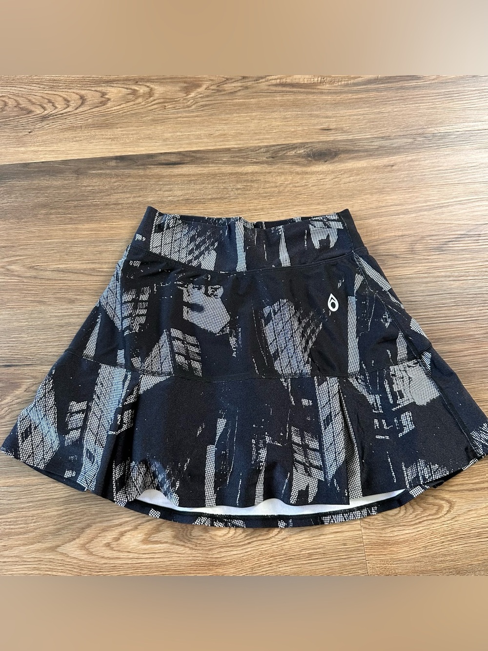 Dona Jo JoJo Tennis Skirt Skort Size 1 Small‎ Black Gray Abstract Pockets Active